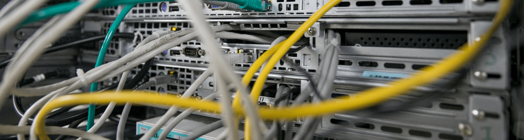 Rack de rede desorganizado pode causar problemas na empresa
